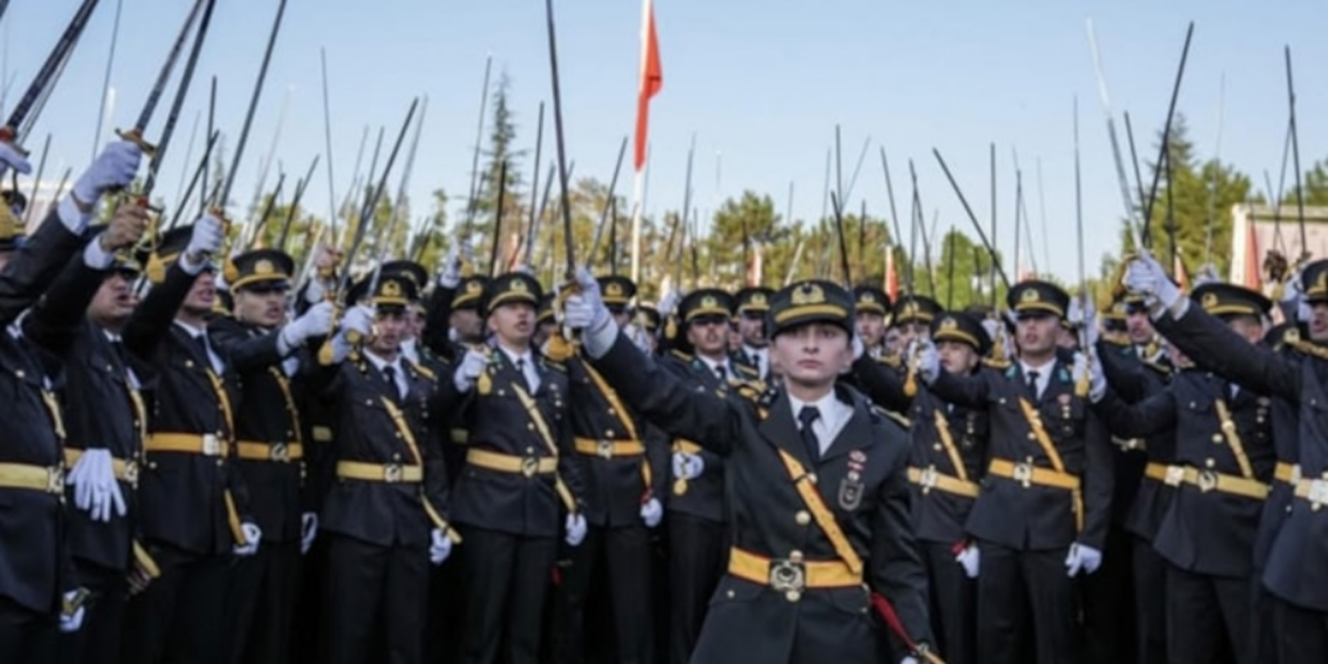İki teğmene ihraç talebiyle Yüksek Disiplin Kurulu'na sevk edildikleri tebliğ edildi