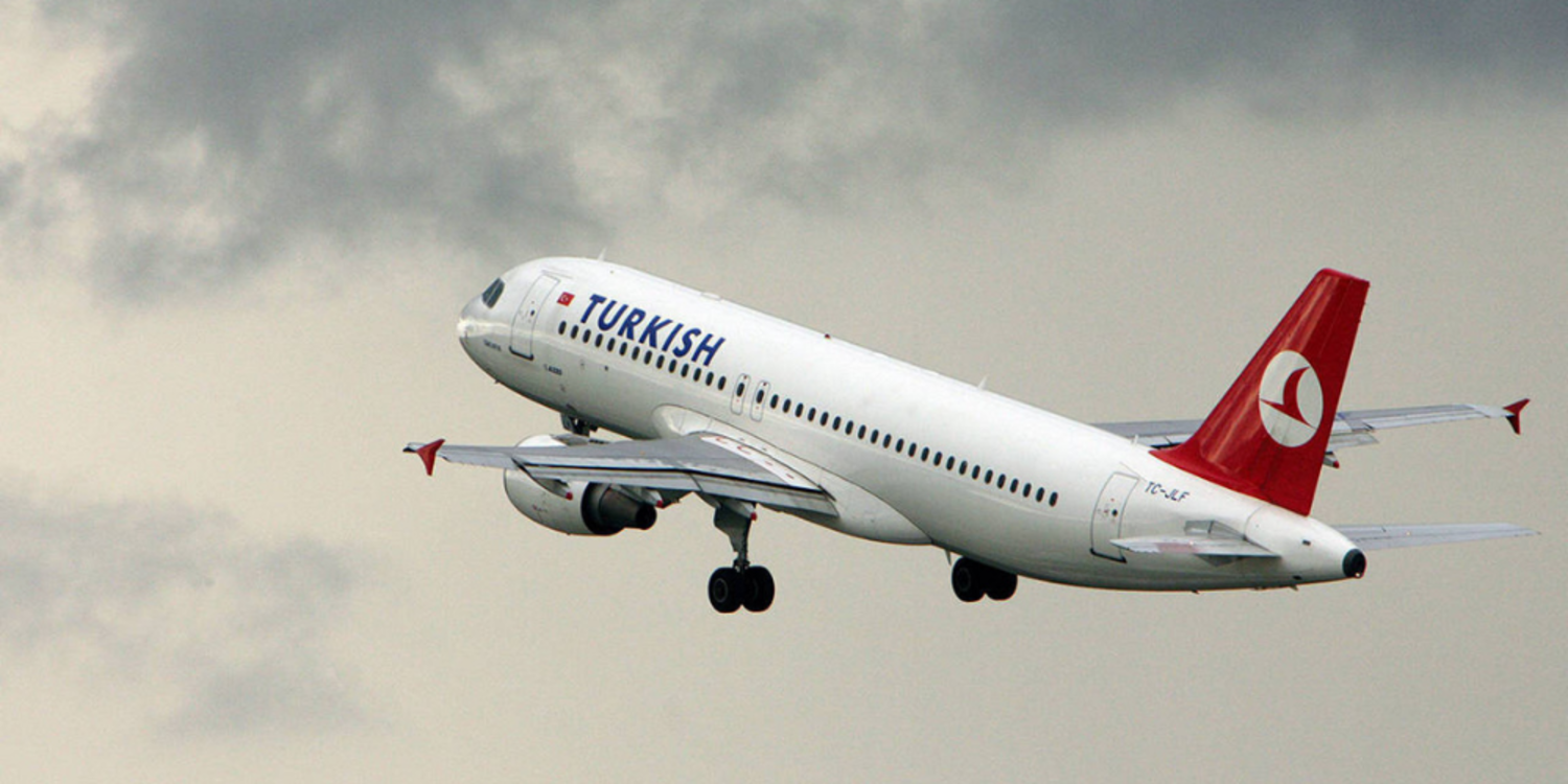 THY uçağına yıldırım isabet etti