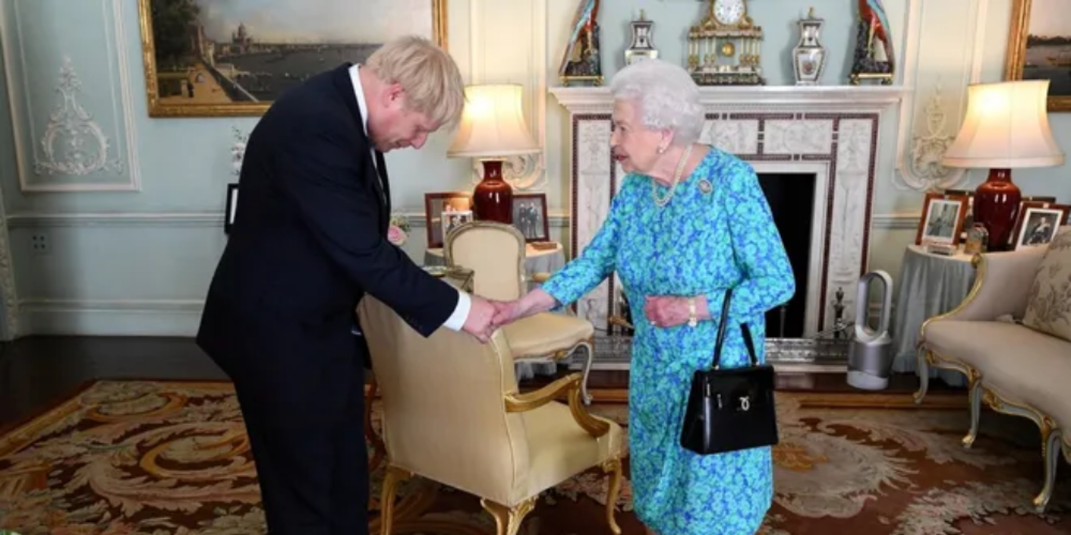 Kraliçe Elizabeth kemik kanseriydi iddiası