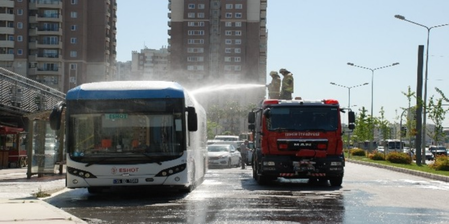 İzmir'de elektrikli otobüs yandı