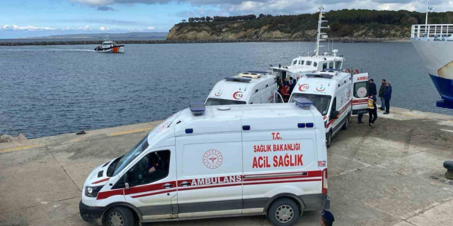 Çanakkale'de göçmenleri taşıyan bot battı