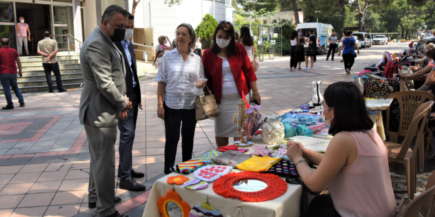 Online kurslarda öğrendikleriyle sergi açtılar