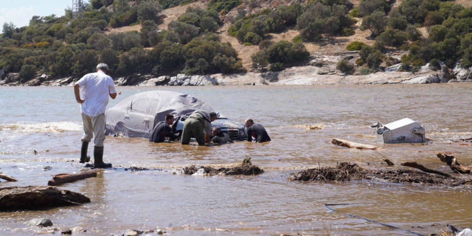 Araçlar kurtarıldı, sular tahliye edildi