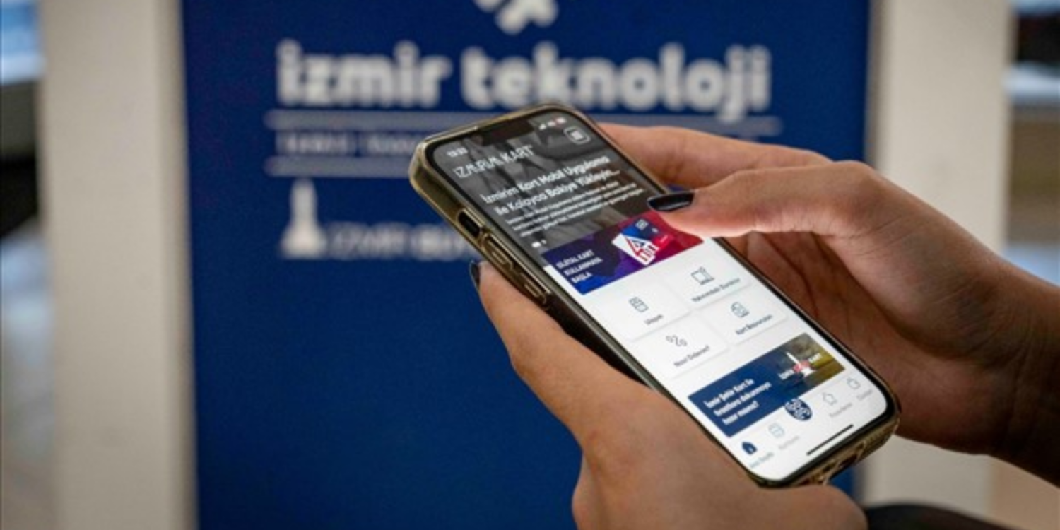 Büyükşehir’den öğrencilere “Dijital İzmirim Kart” kolaylığı
