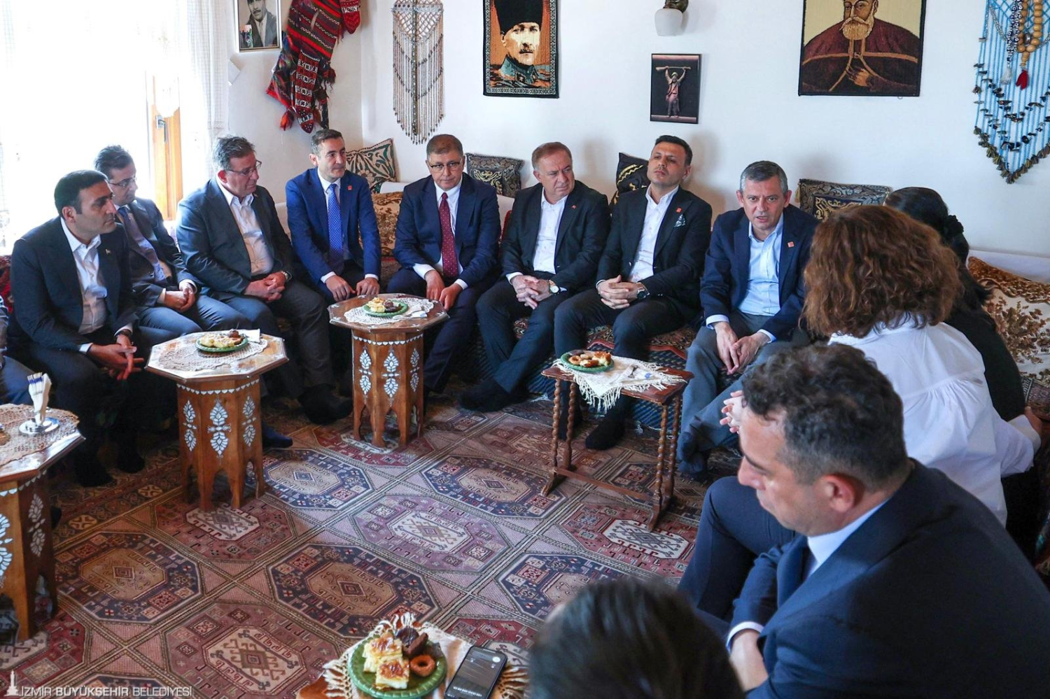 Başkan Tugay, CHP Genel Başkanı Özgür Özel ile bir araya geldi