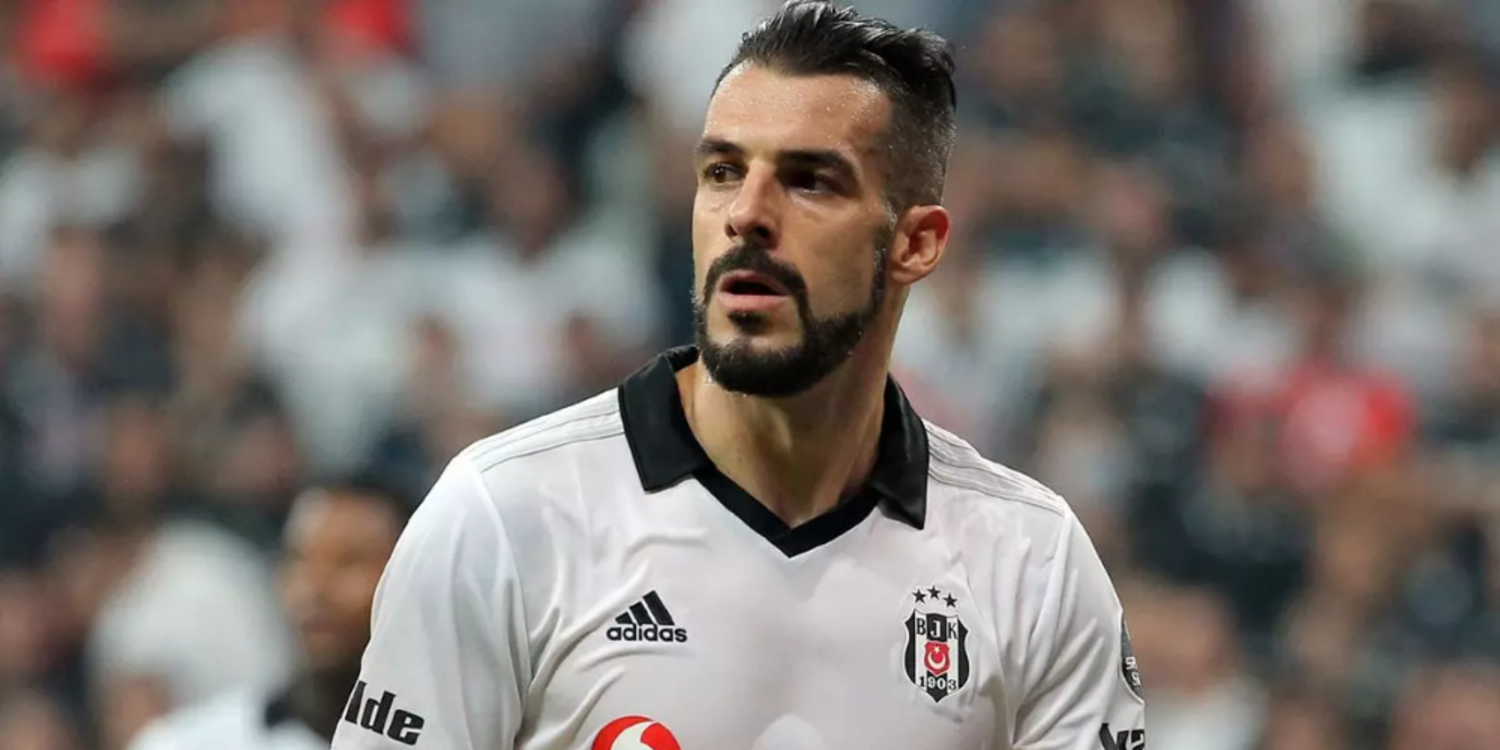 Alvaro Negredo futbolu bıraktı