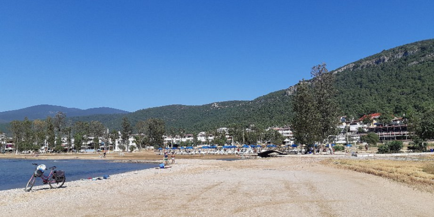 Akbük Plajı'nın bir bölümü halka açıldı