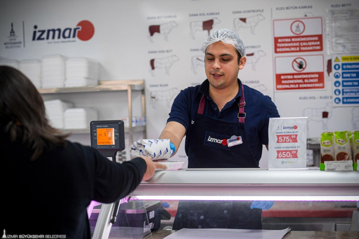 İZMAR, uygun fiyatlarıyla dar gelirliye nefes oldu