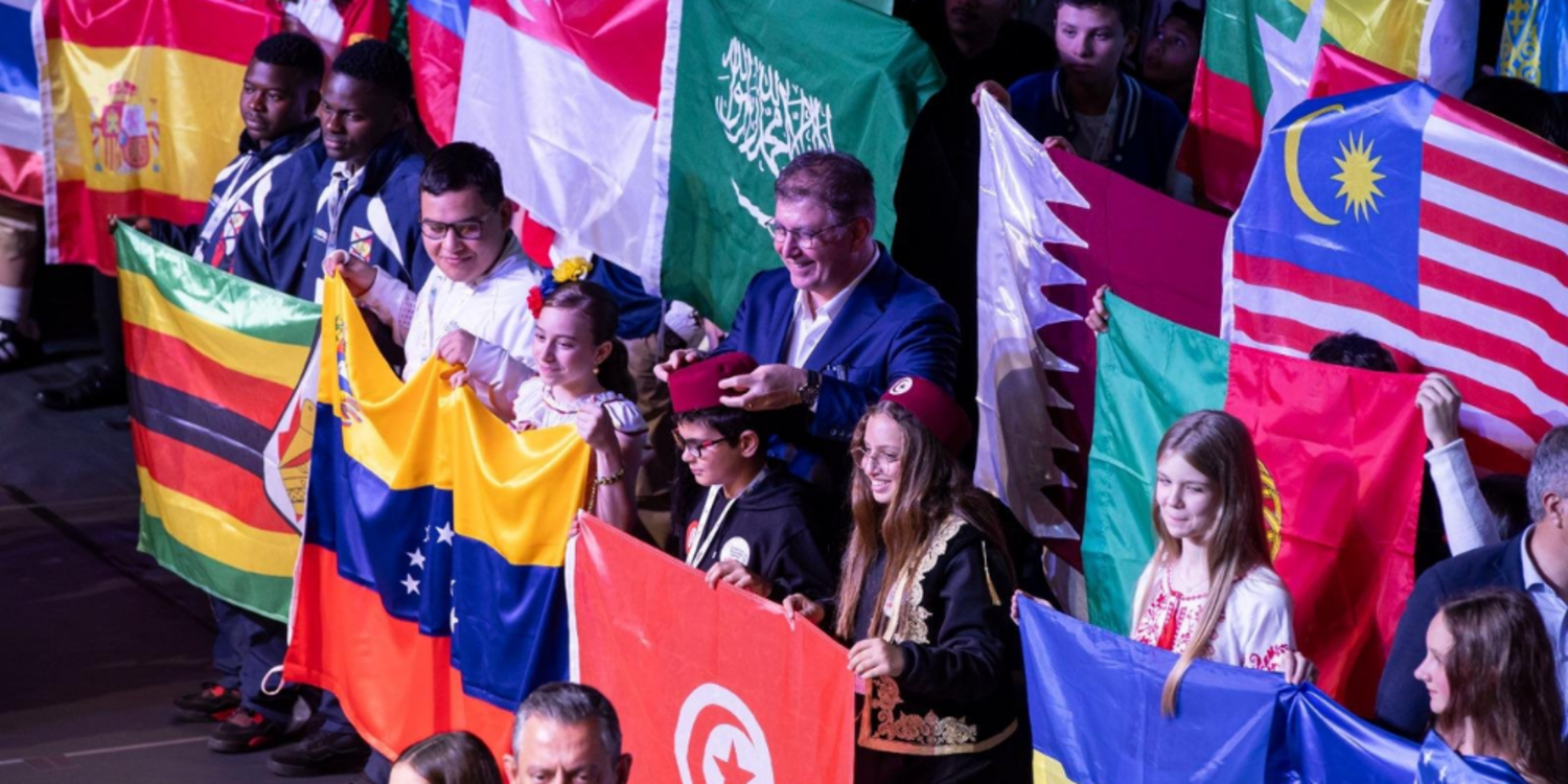 Özgür Özel dünya çocuklarına Atatürk'ün sözleriyle seslendi