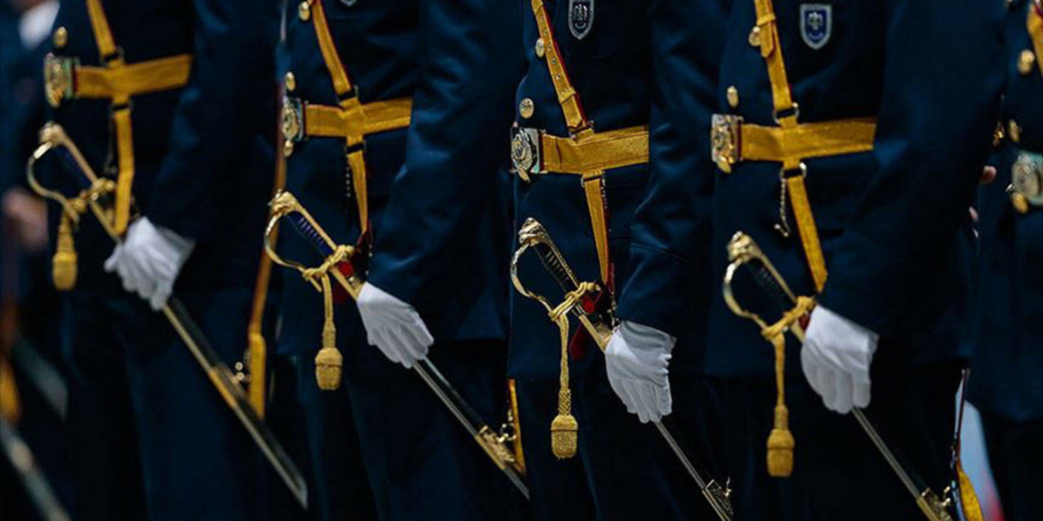 Tuzla Piyade Okulu'ndaki teğmenler ihraç edildi