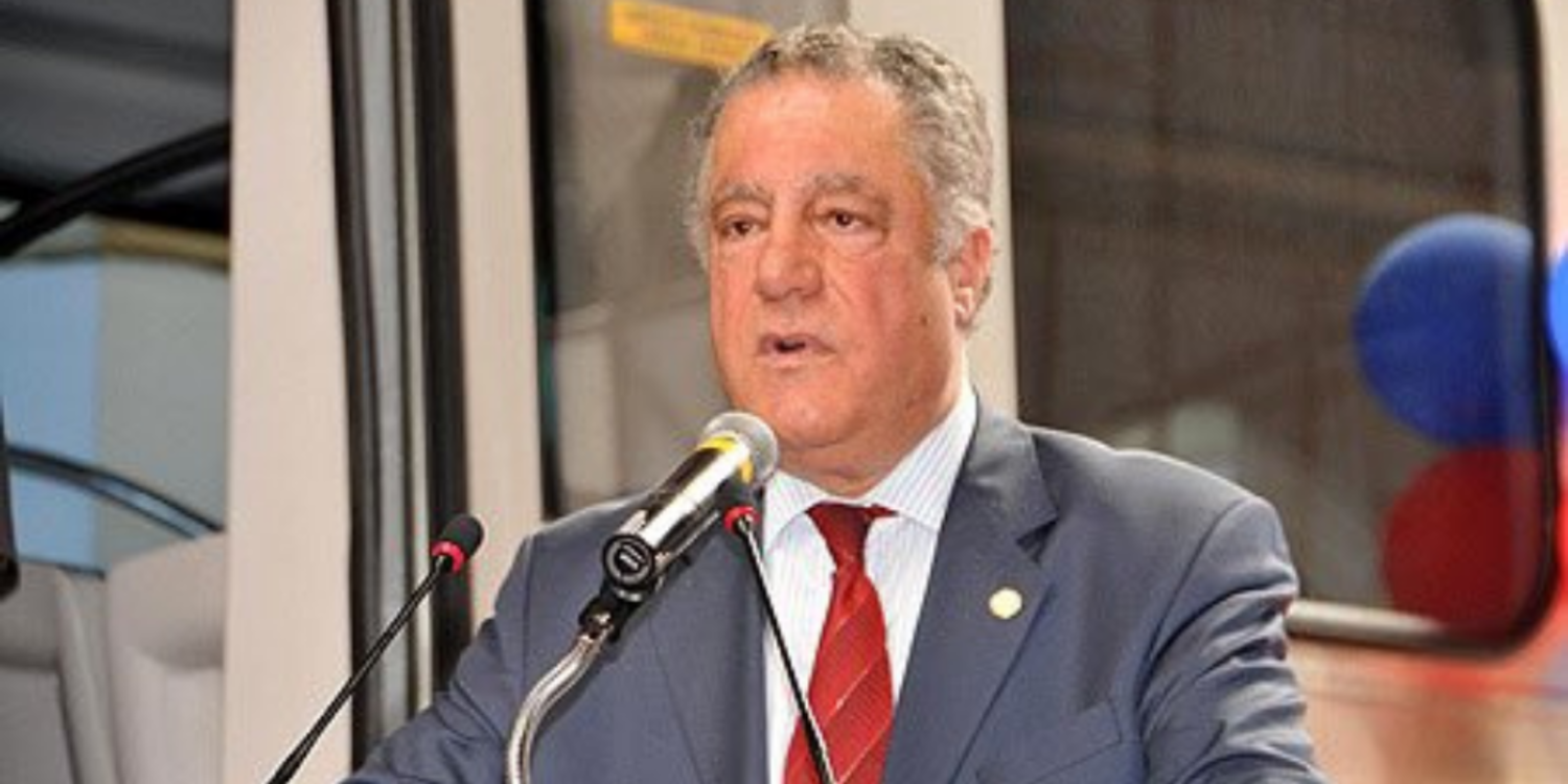 İzmir'in eski belediye başkanı hayatını kaybetti