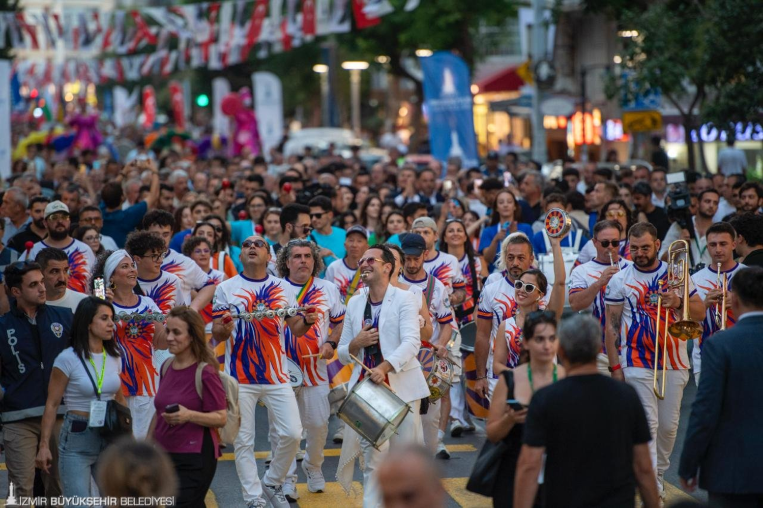 94. İEF muhteşem kortejle başladı