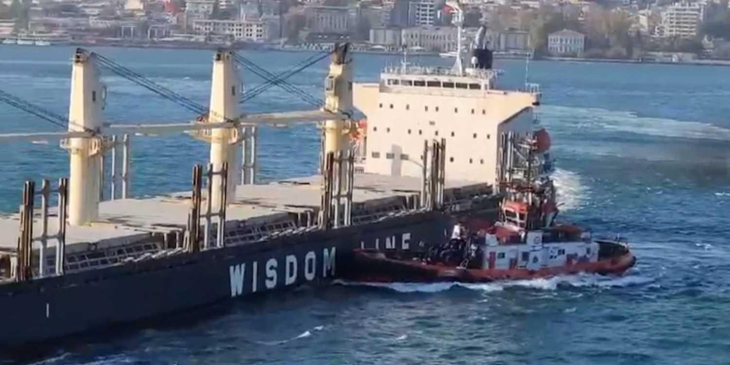 İstanbul Boğazı'nda iki gemi çarpıştı