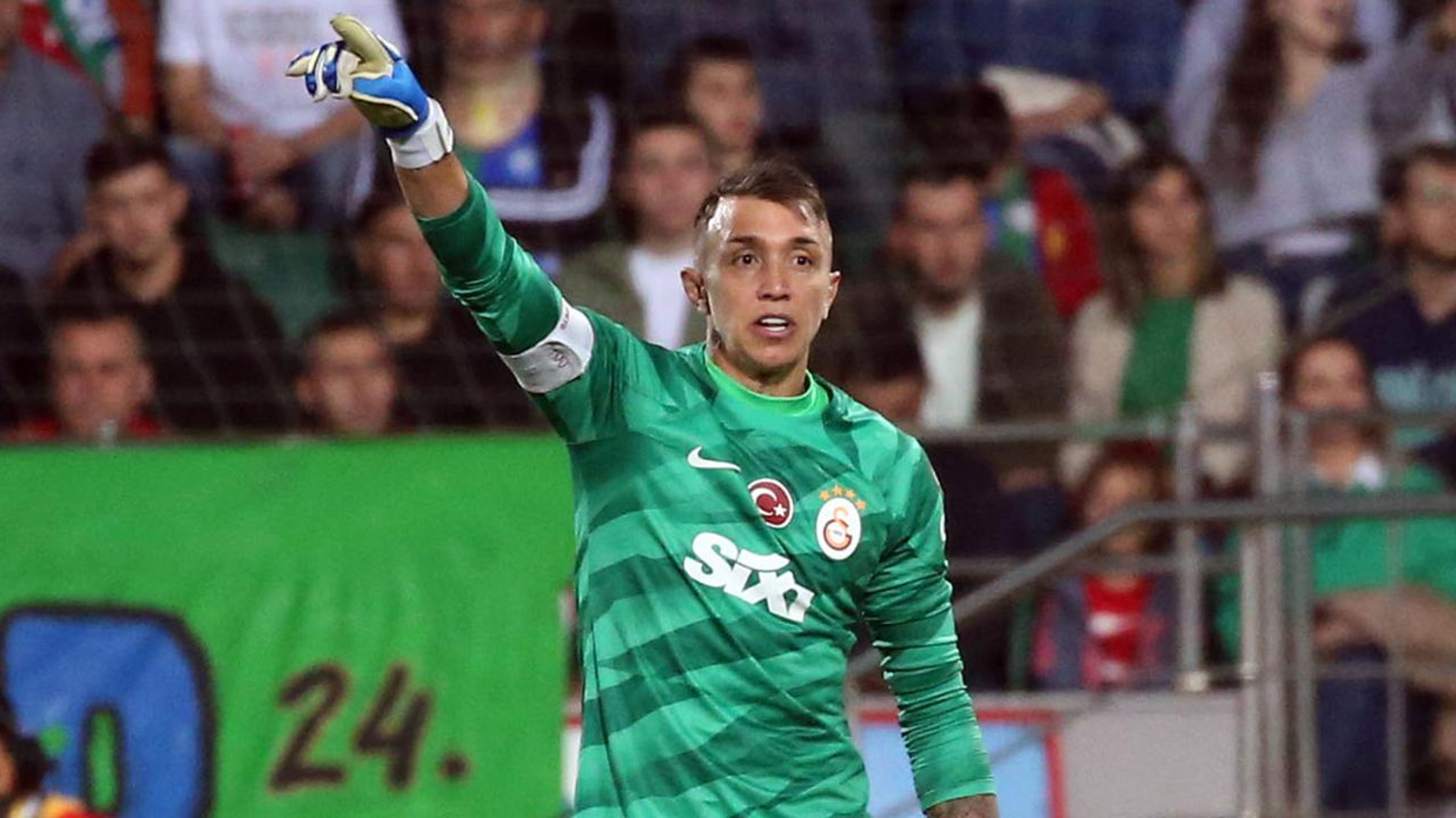 Fernando Muslera yeni takımını açıkladı