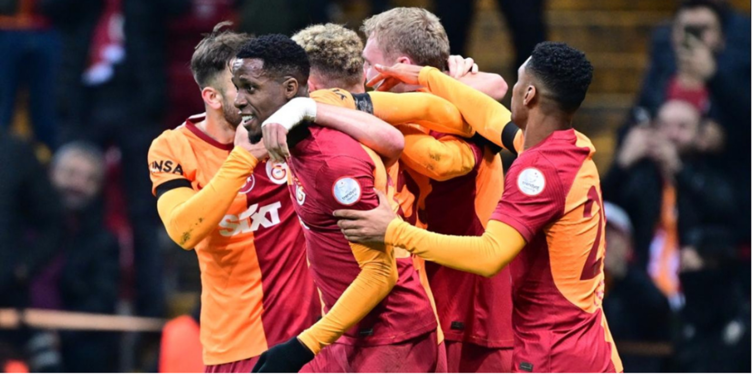 Galatasaray, üç puanı Mertens'le aldı