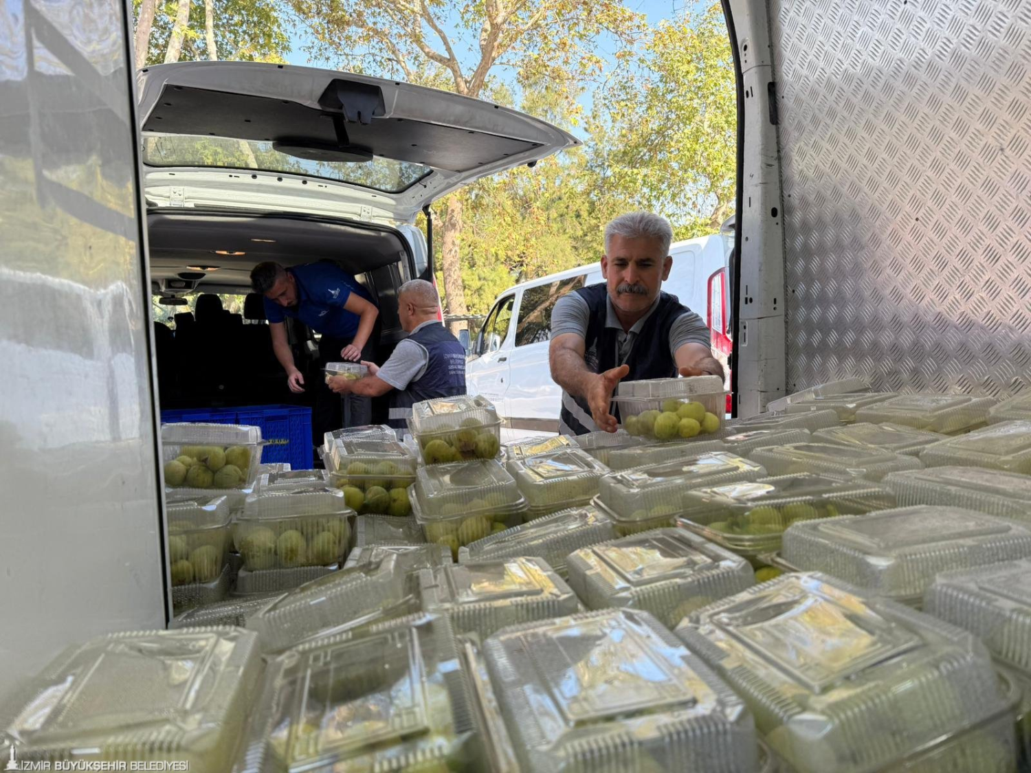 İzmir’de üreticiye ve ihtiyaç sahiplerine önemli destek