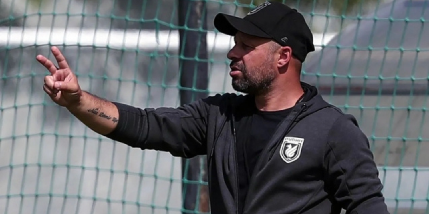 Gökdeniz Karadeniz ayın antrenörü seçildi