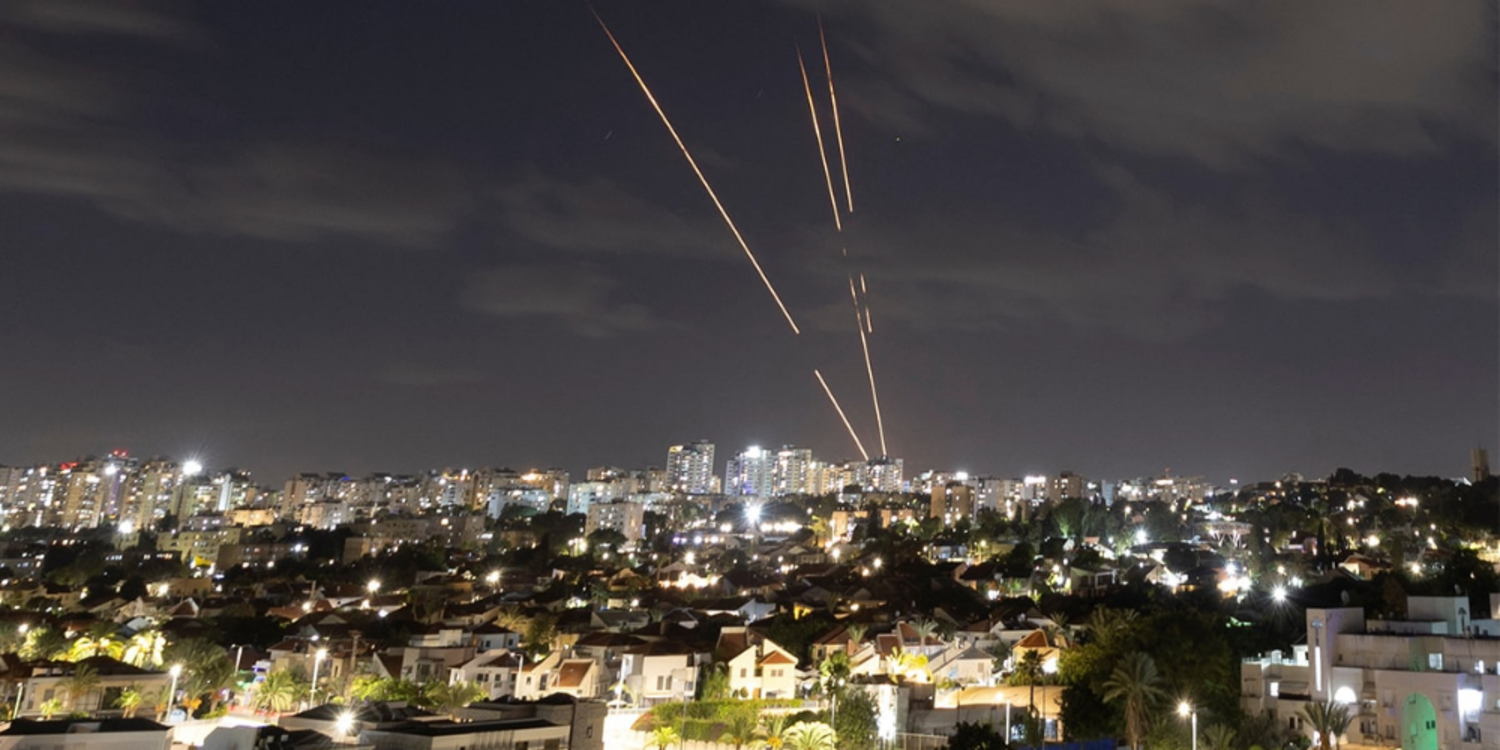 İran, İsrail'e füzelerle saldırdı