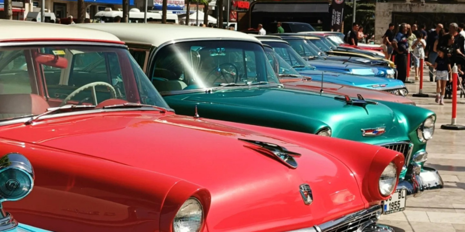 Klasik otomobiller Urla’da buluştu