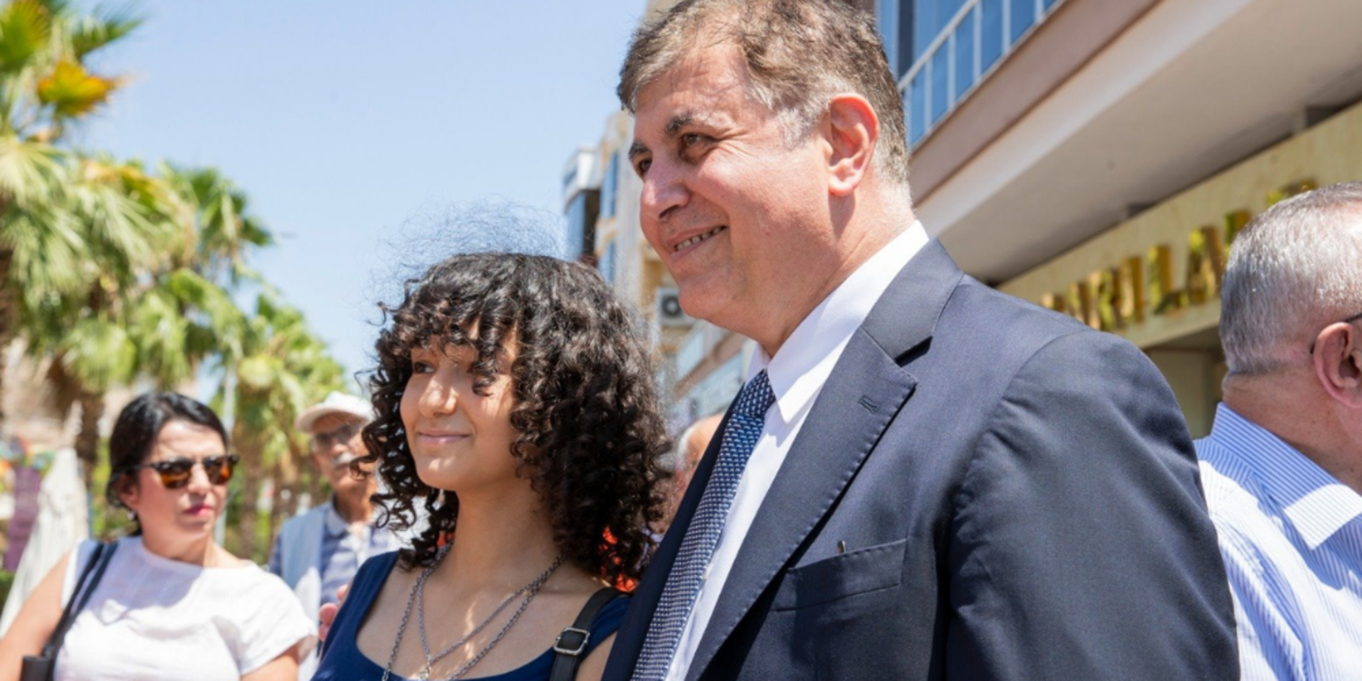 İzmir, gençlere kucak açıyor