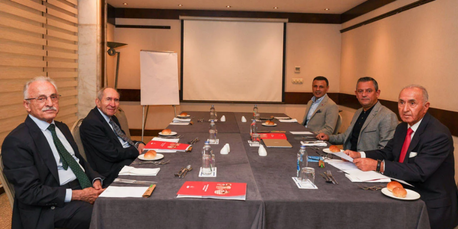 Özgür Özel, eski genel başkanlar ile görüştü