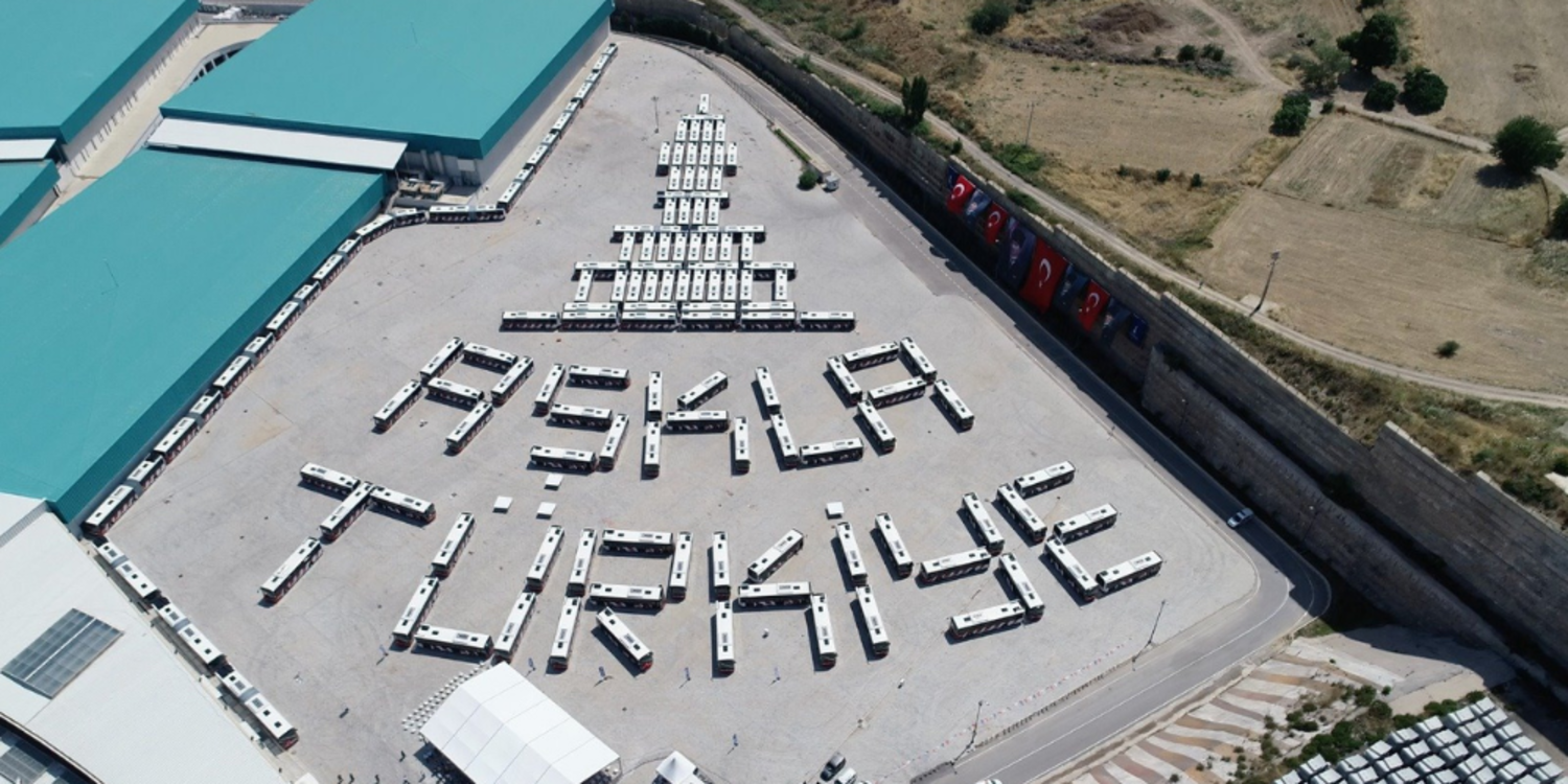 İzmir’in ulaşım filosuna 364 otobüs birden katıldı
