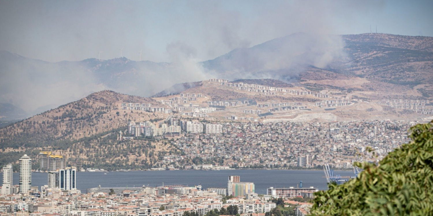 İzmir'de orman yangını büyüyor