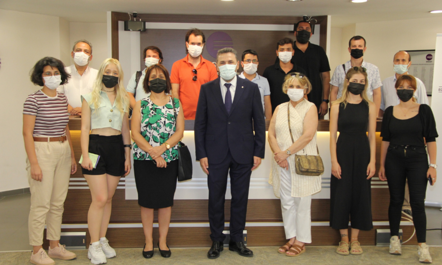 ESİAD Başkanı Karabağlı gazetecilerle buluştu