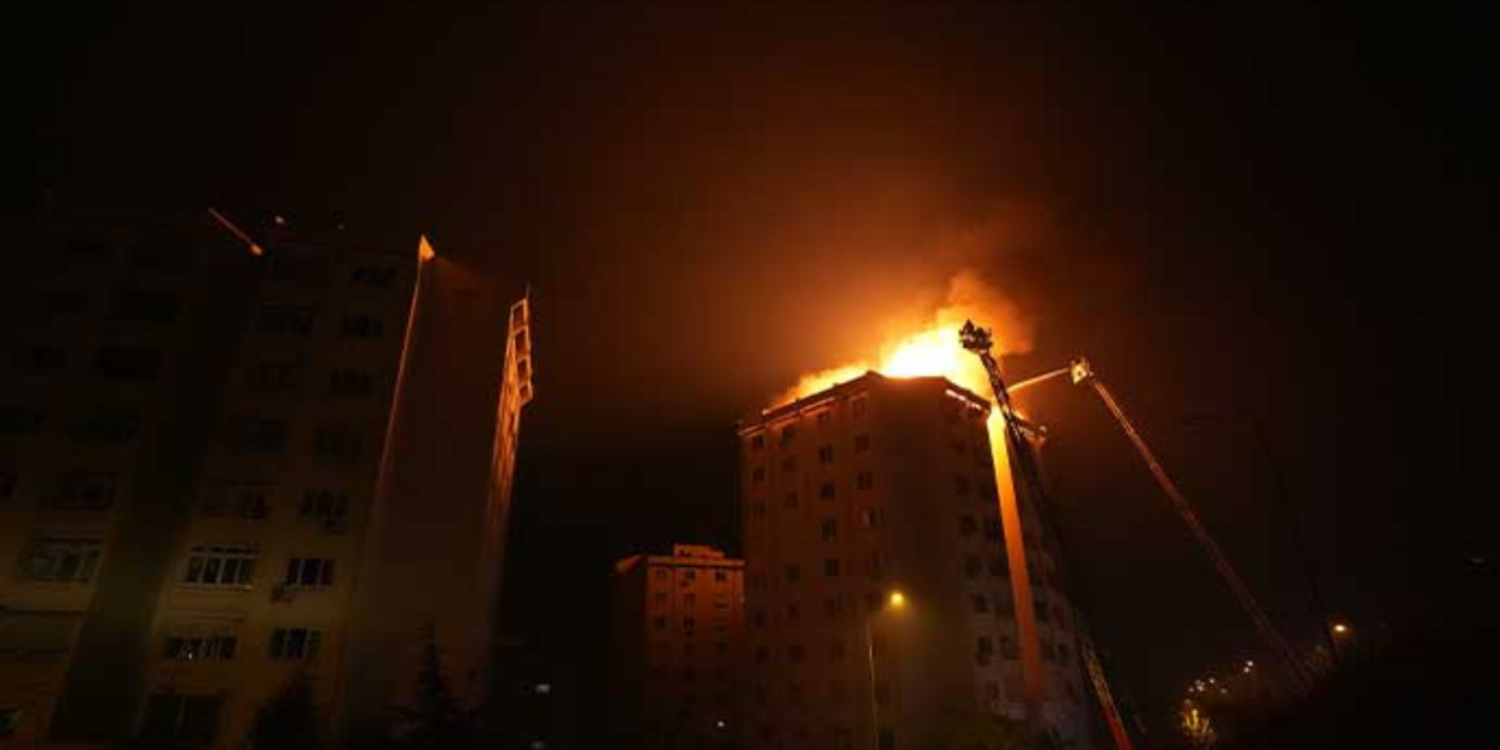 İzmir'deki yangın yerleşim yerlerine ulaştı