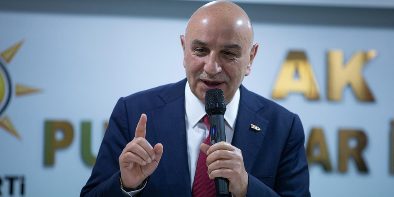 Altınok canlı yayında İstiklal Marşı'nı yanlış okudu