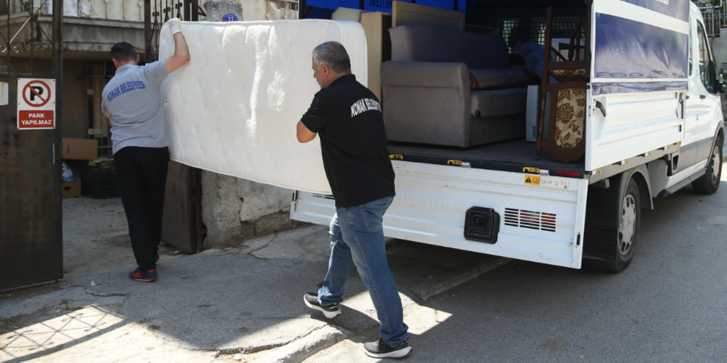 Konak’ta evden eve dayanışma: İkinci El Eşya Hattı