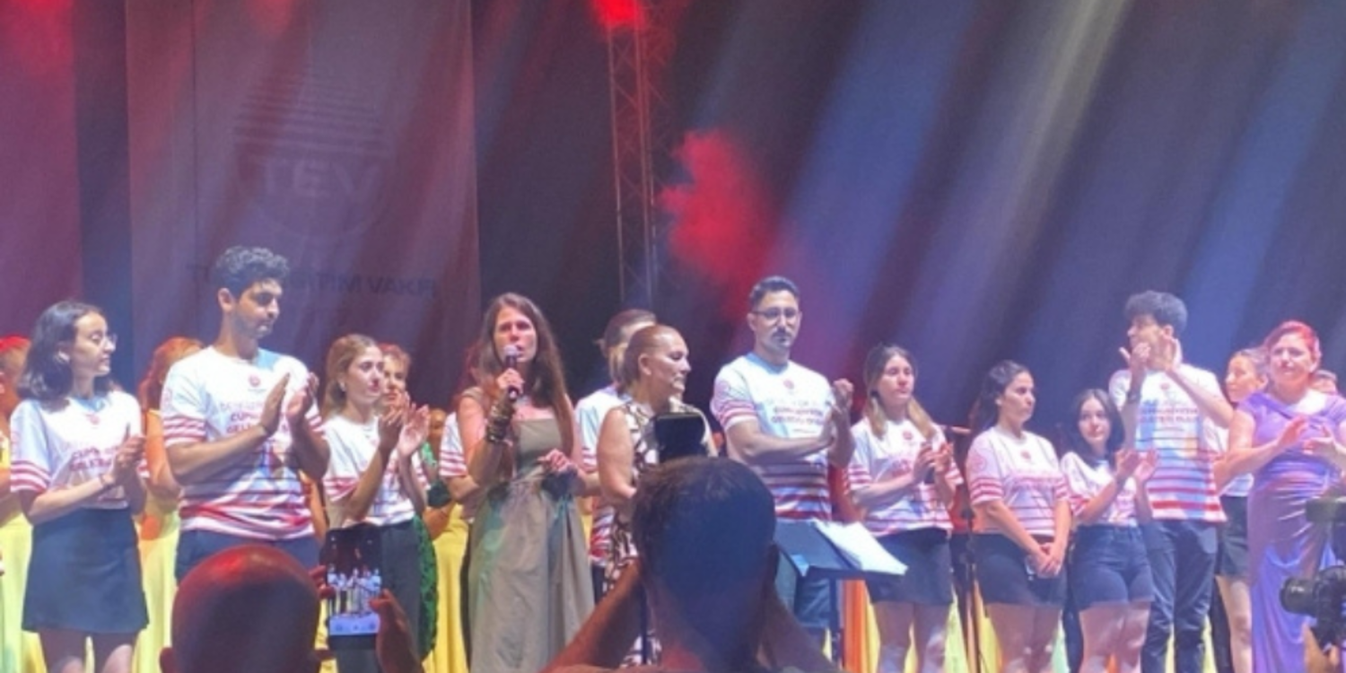 Yunan şarkıcı Türk bayrağından rahatsız oldu, sahneye çıkmadı