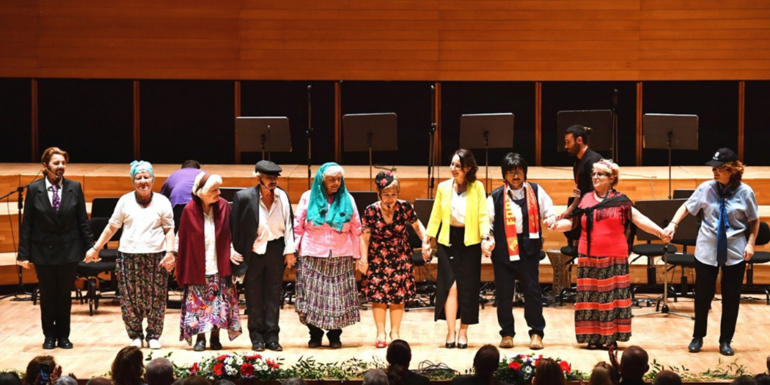 Ruhu genç İzmirliler gösterileriyle büyüledi