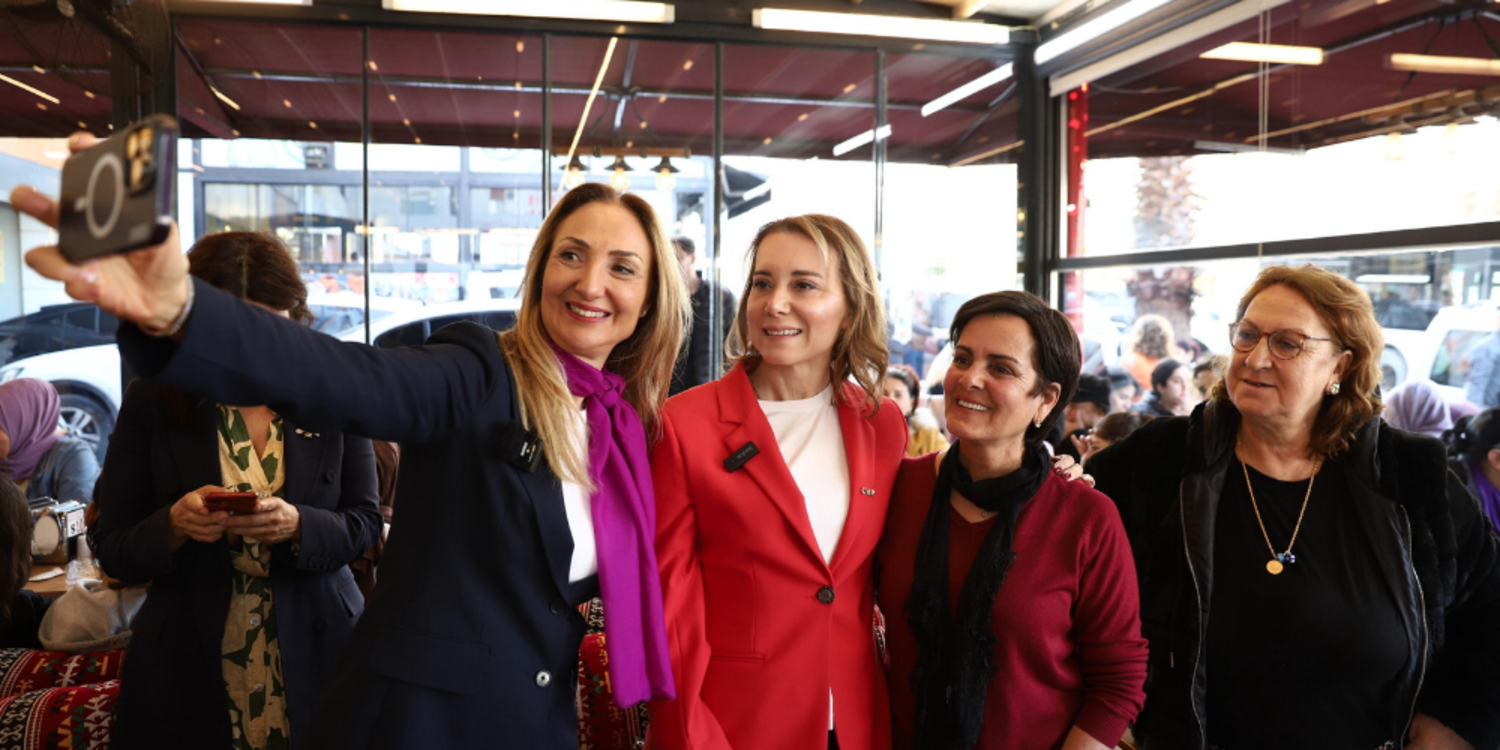 Konak’ta coşkulu kadın buluşması