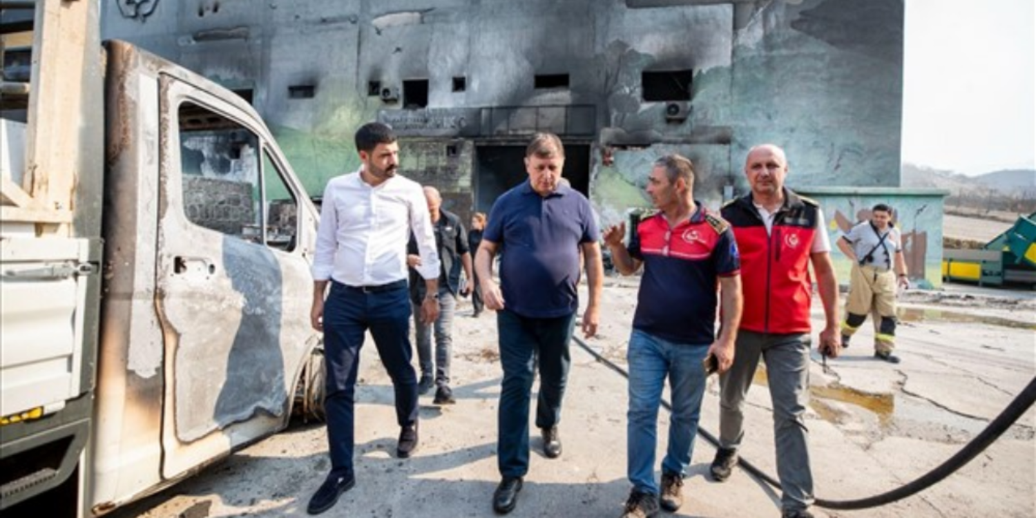 Başkan Tugay yangının etkilediği bölgelerde incelemelerde bulundu
