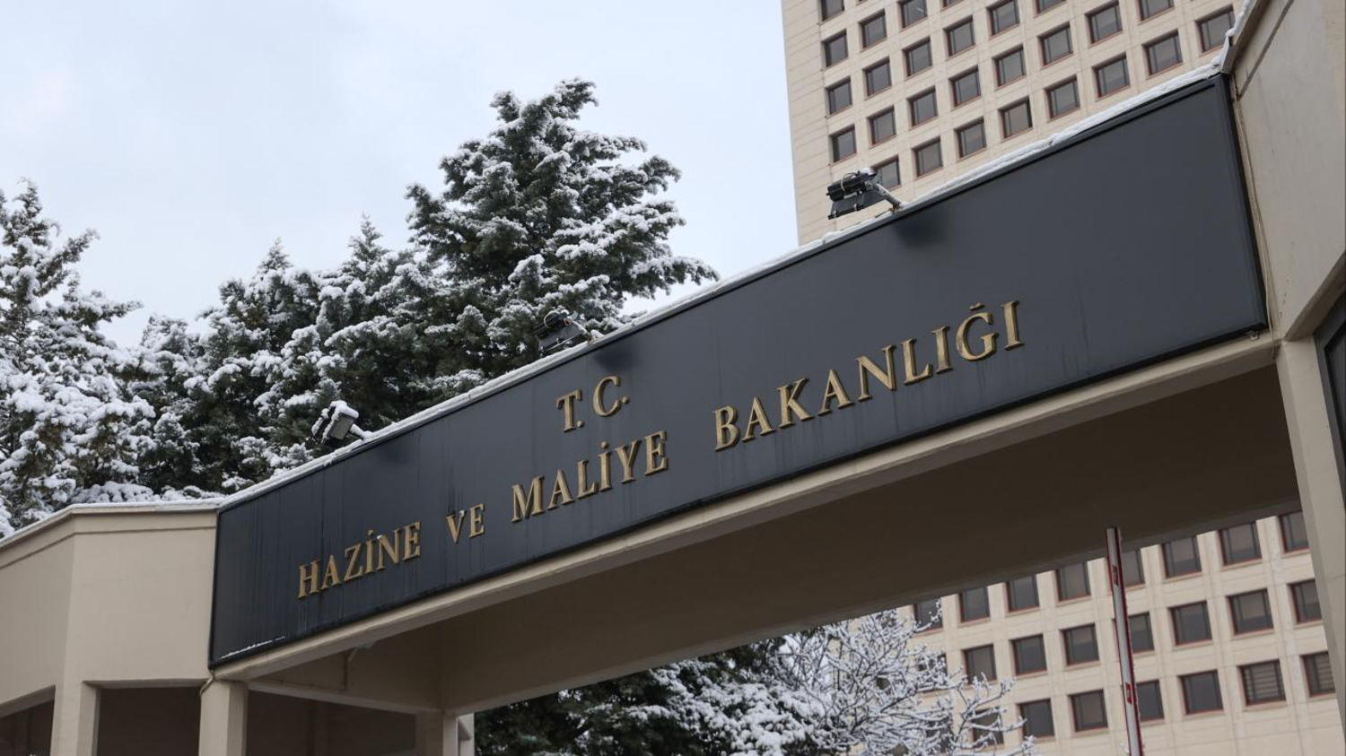 Hazine, iki tahvil ihalesiyle 79,6 milyar lira borçlandı