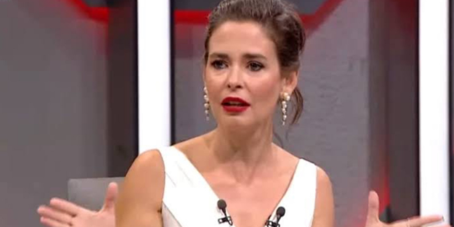 Pelin Batu çocuğun ismini eleştirenlere tepki gösterdi