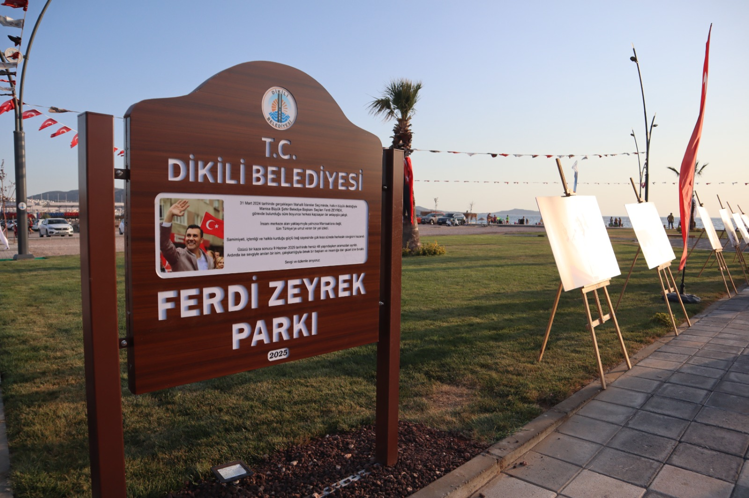 Dikili’de Ferdi Zeyrek Parkı açıldı