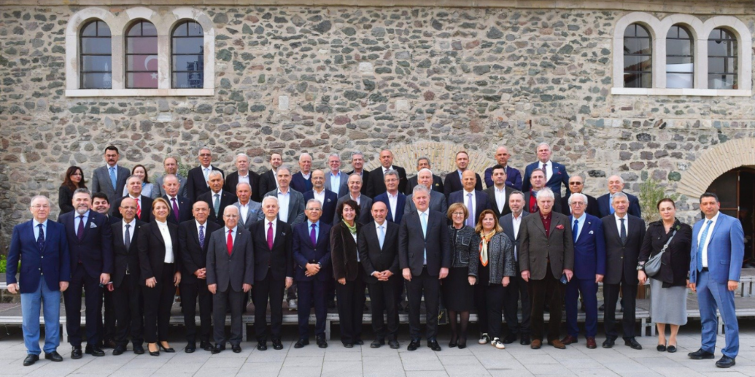 İEKKK'da Soyer'e veda