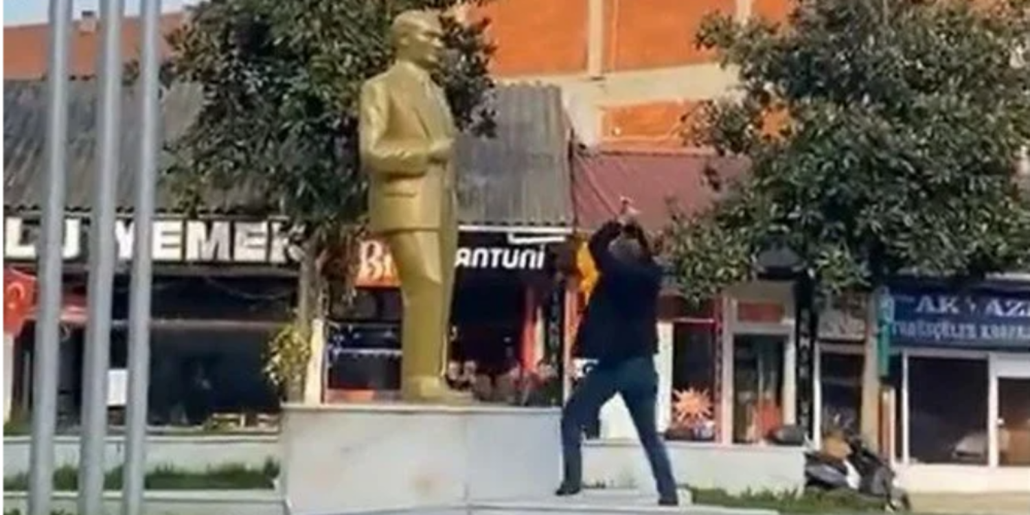 Atatürk heykeline balyozlu saldırı