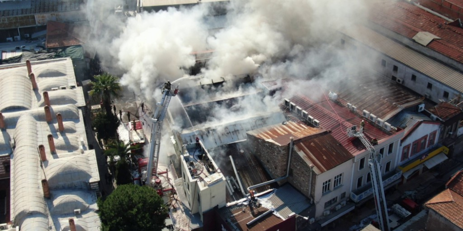 Kemeraltı Çarşısı'nda yangın
