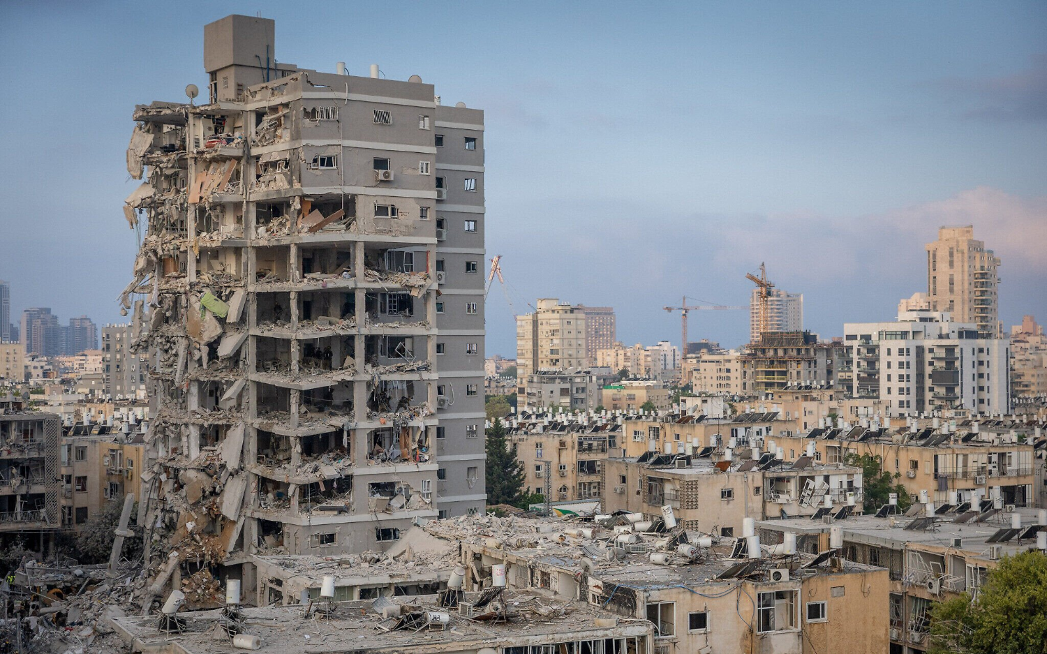 Bat Yam ve Rehovot kentleri hedef alındı