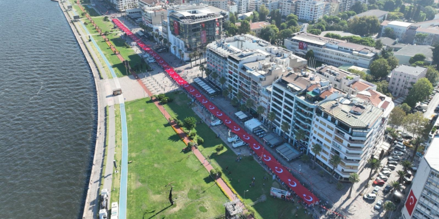 9 Eylül'de İzmir’e yakışan görkemli kutlama