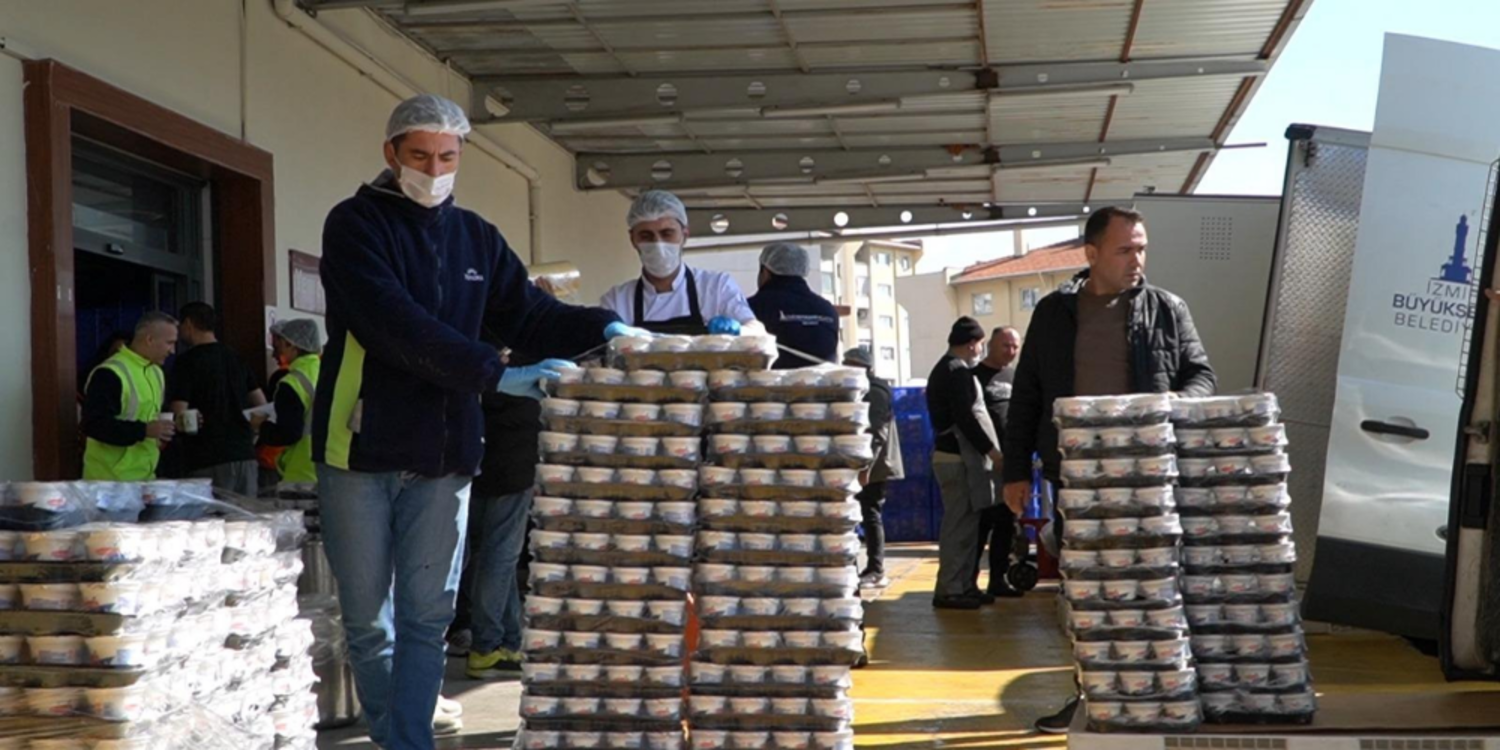 İzmir’de Dayanışma Noktalarında ramazan bereketi