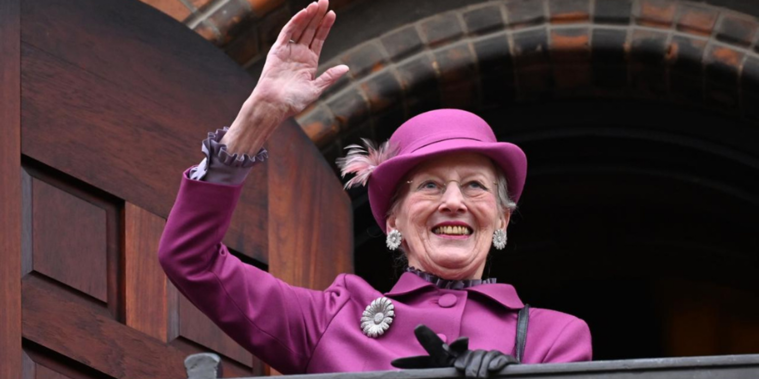 Kraliçe 52 yıl sonra tahttan çekildi