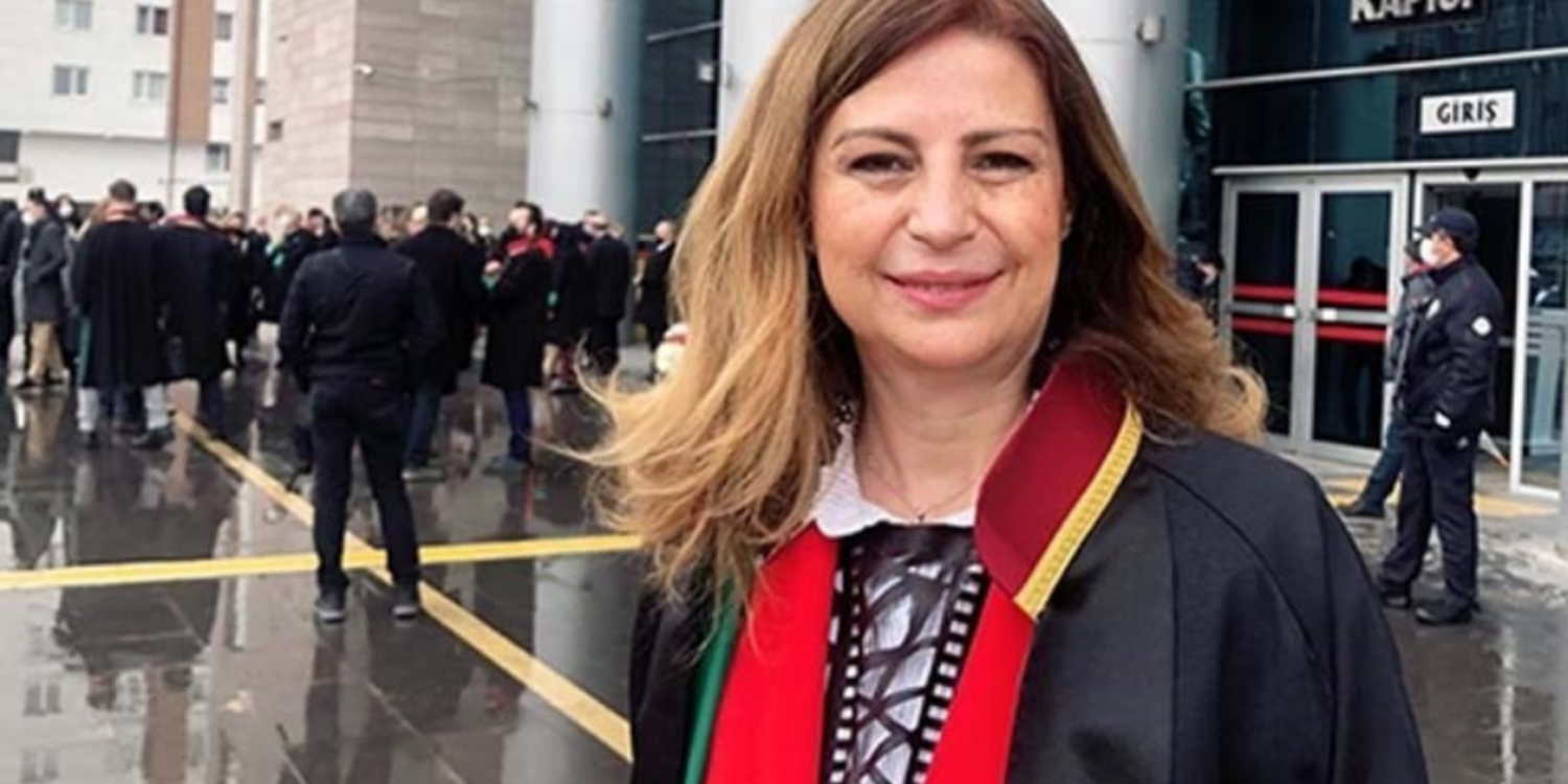 Ayşe Ünlüce kimdir?