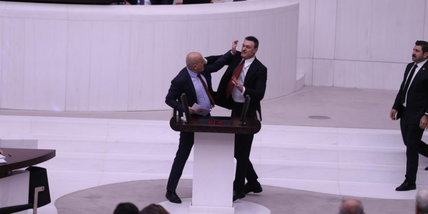 AKP'lilerden Ahmet Şık'a linç girişimi