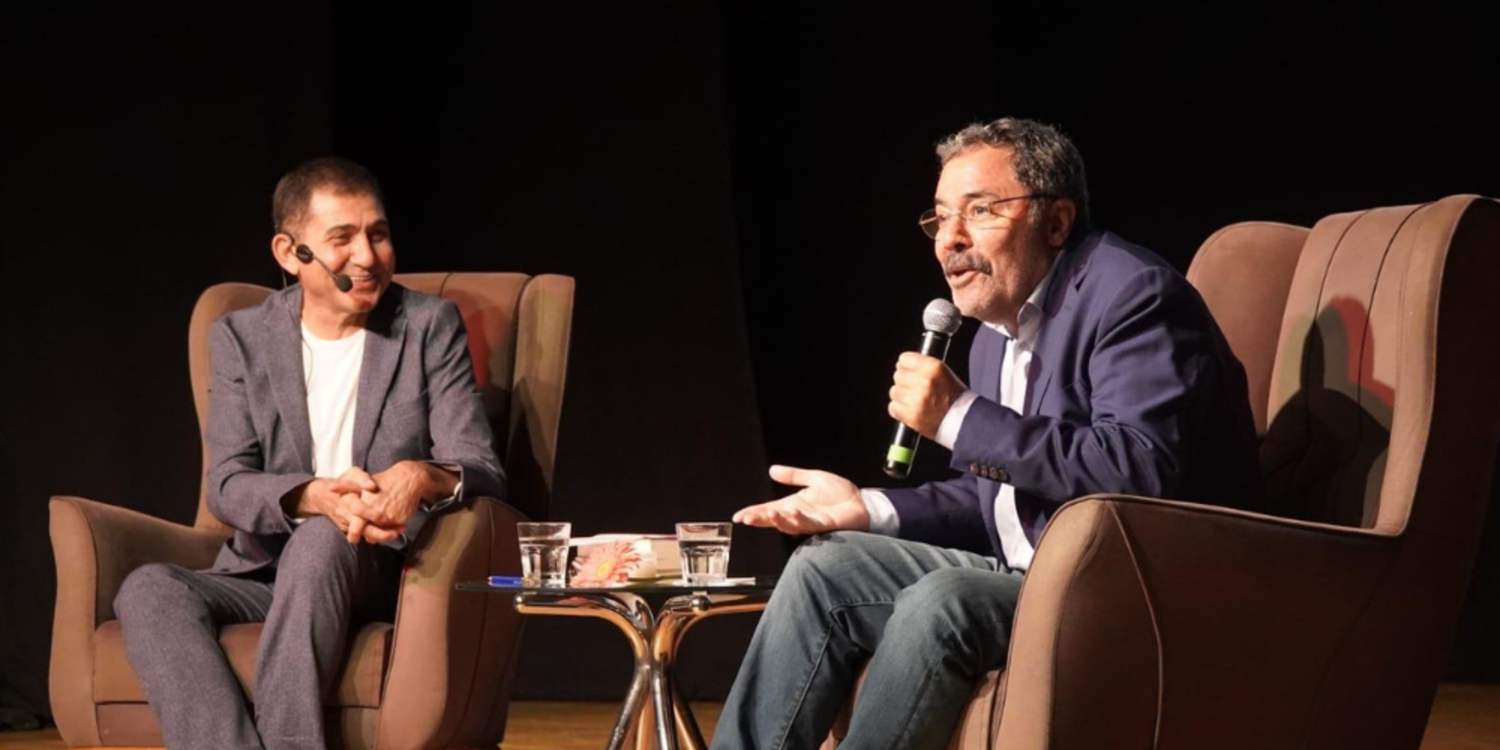 Şair ve yazar Ahmet Ümit İzmirlilerle buluştu