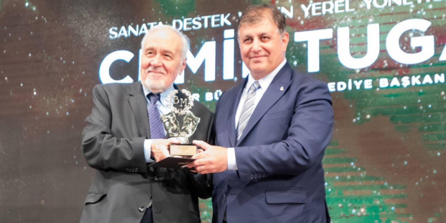 Başkan Tugay'a “Sanata Destek” Ödülü