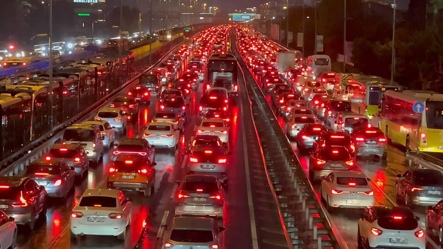Trafiğe kayıtlı toplam taşıt sayısı 32 milyon 182 bin oldu